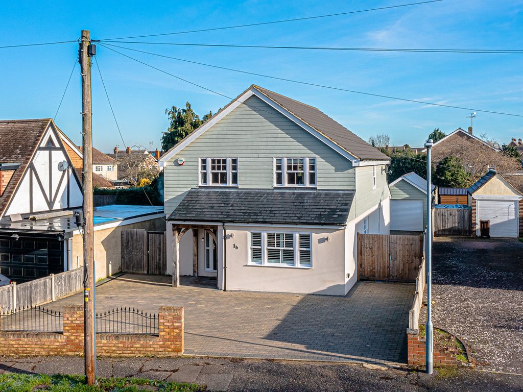 5 bed detached house for sale in Baddow Hall Avenue, Chelmsford CM2