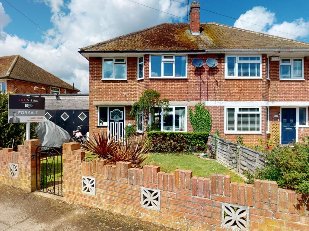 3 bed semidetached house for sale in Grimsbury Drive, Banbury OX16