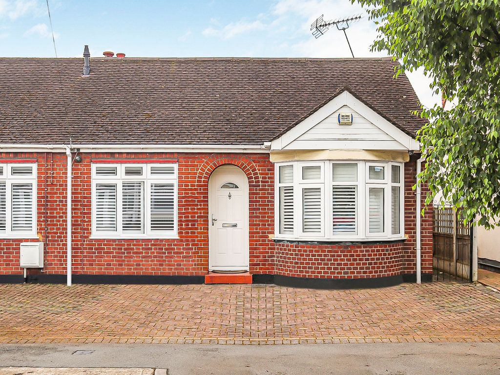 2 bed semidetached bungalow for sale in Feeches Road, SouthendOnSea