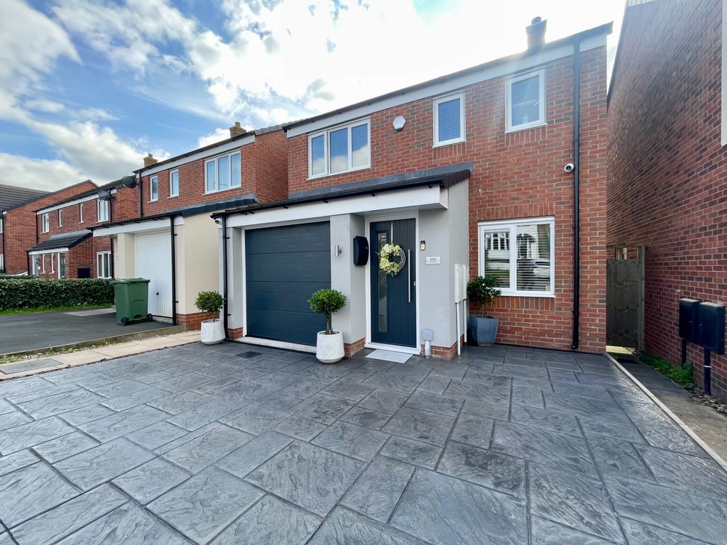 3 bed detached house for sale in Greenheath Road, Hednesford WS12 Zoopla