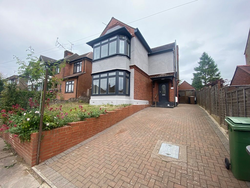 3 bed detached house to rent in Montrose Avenue, Luton LU3 Zoopla
