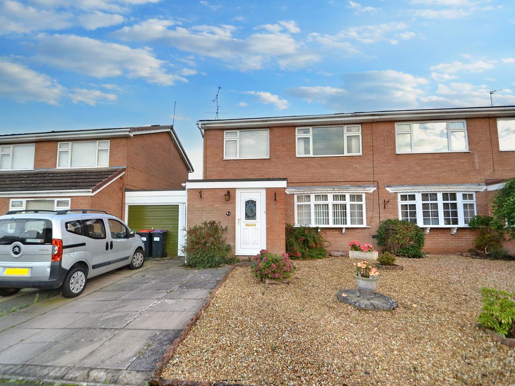 3 bed semidetached house for sale in Ford Road, Newport TF10, £225,000