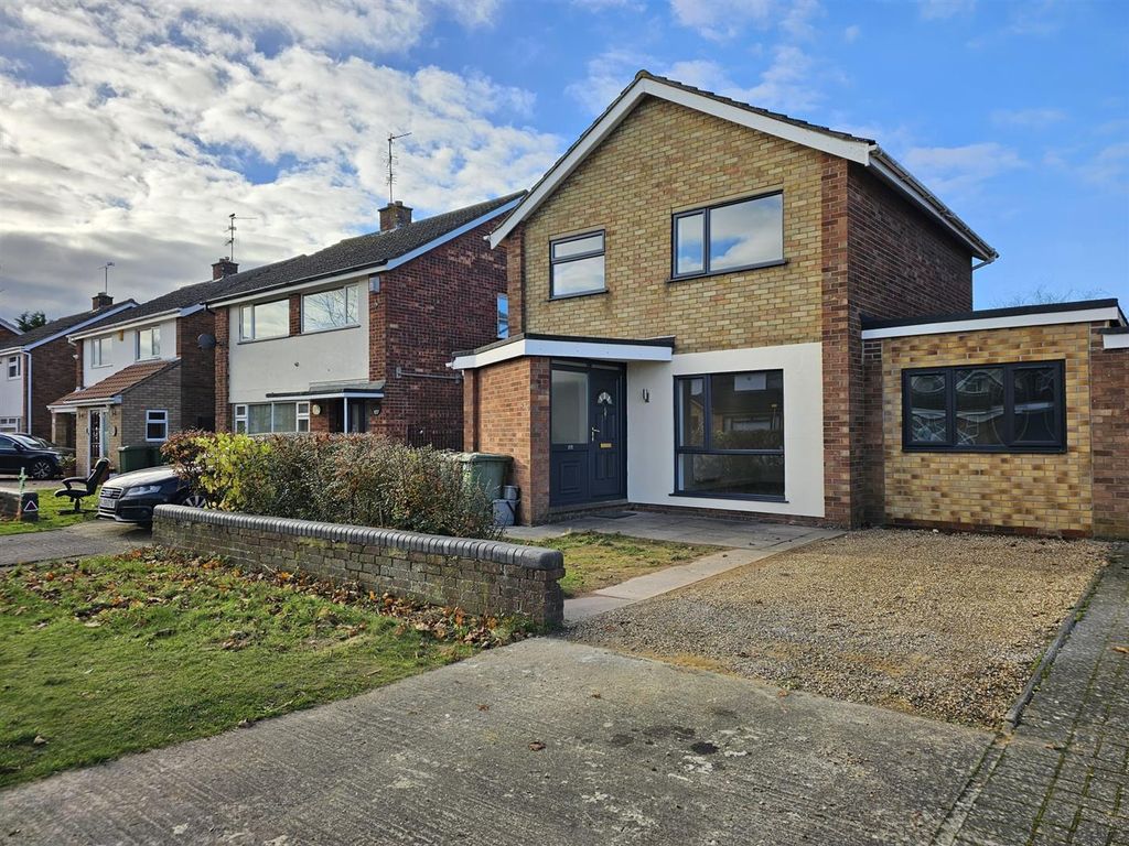 4 bed detached house for sale in Atherstone Avenue, Peterborough PE3, £