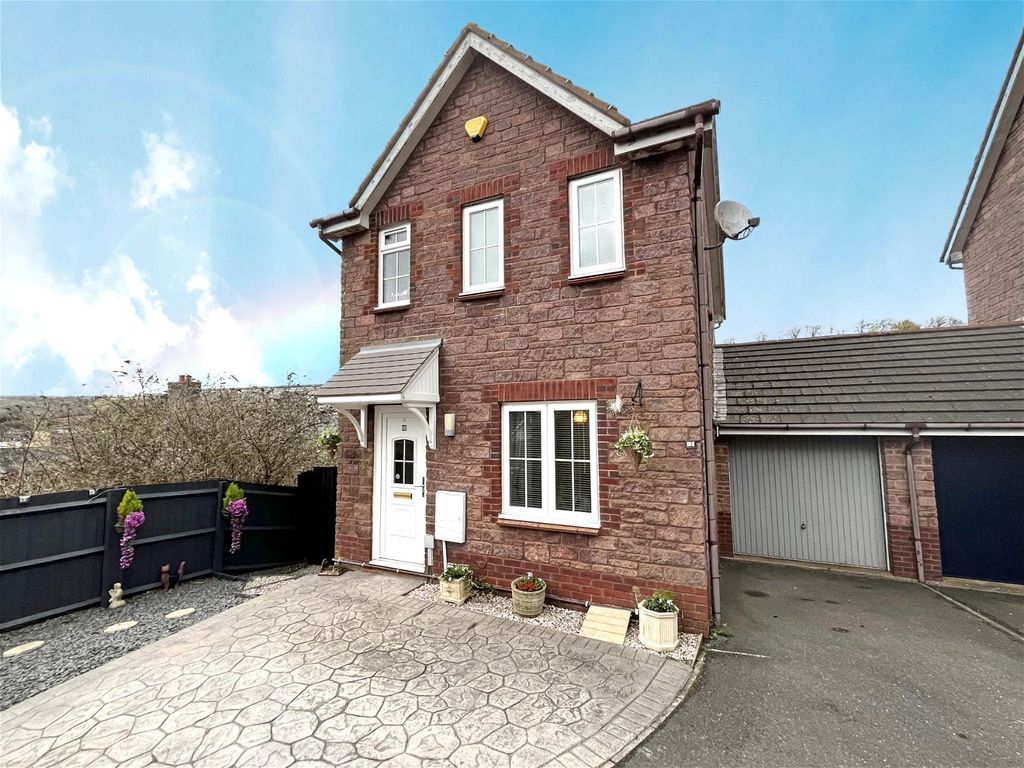 3 bed detached house for sale in Brecon Close, Paignton TQ4, £320,000