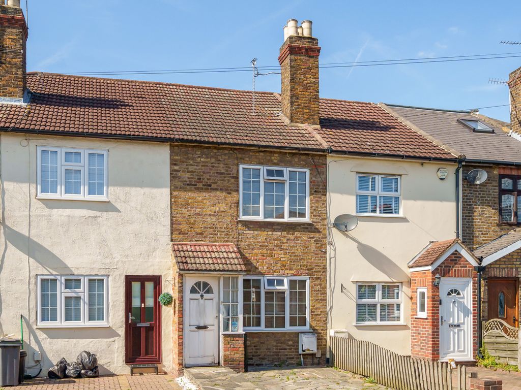 3 bed terraced house for sale in Brentwood Road, Gidea Park, Romford