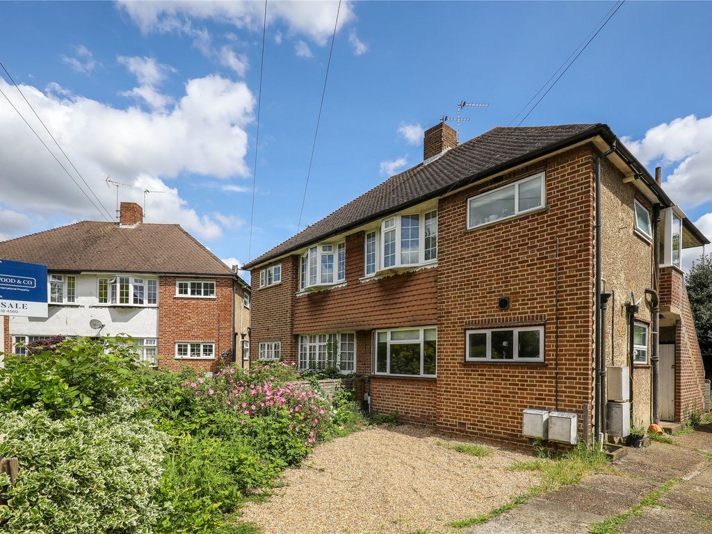 2 bed flat for sale in Bramley Close, Twickenham TW2, £345,000 Zoopla