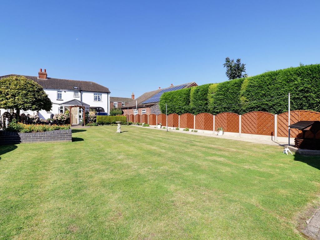 3 bed semidetached house for sale in Coronation Road, Ulceby DN39, £