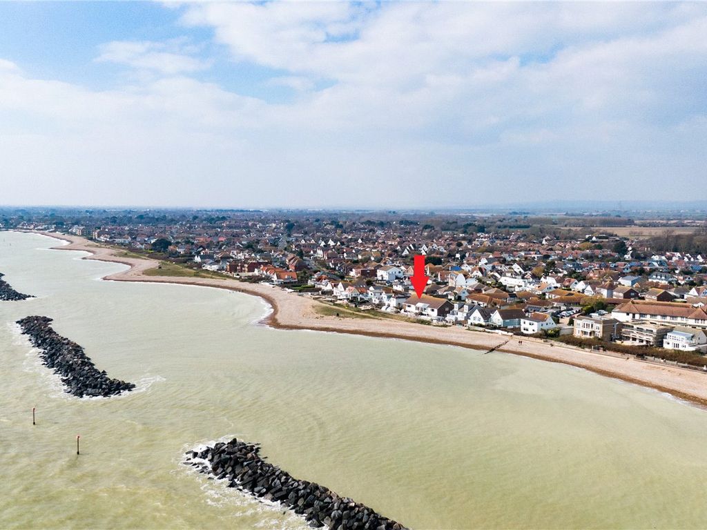 4 bed semidetached house for sale in Manor Way, Elmer, Bognor Regis