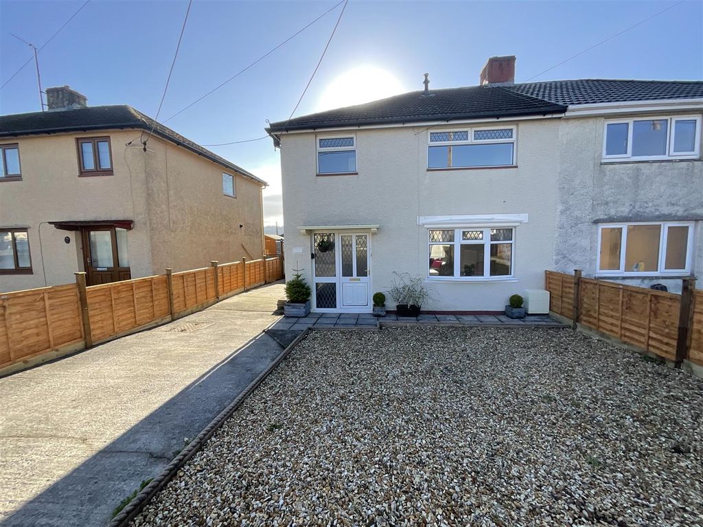 3 bed semidetached house for sale in Blaenau Road, Llandybie
