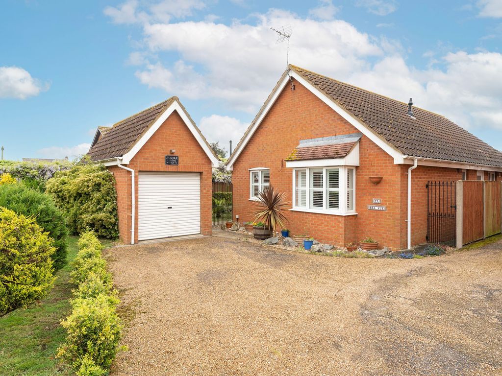 3 bed detached bungalow for sale in Cumby Way, Hopton, Great Yarmouth