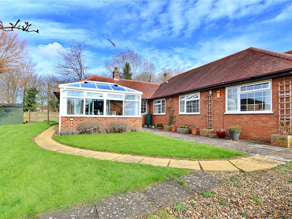 4 bed bungalow for sale in Rickyard Close, Bradwell Village, Milton