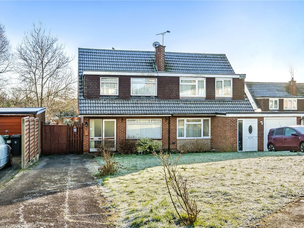 3 bed semidetached house for sale in Gloucester Road, Bagshot, Surrey