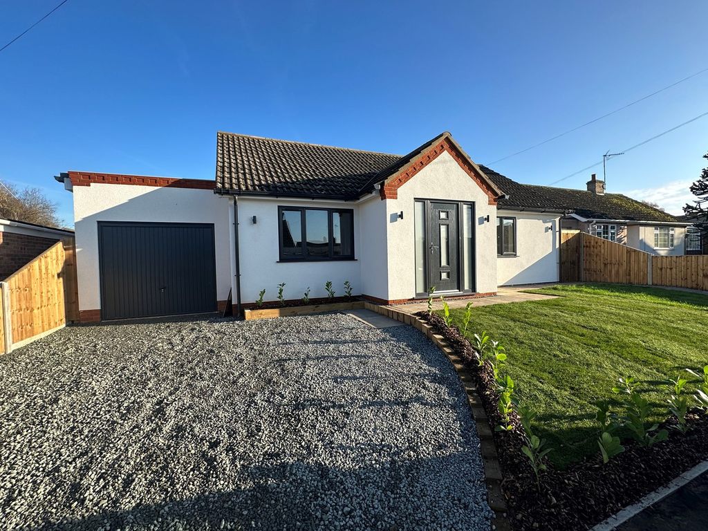 3 bed detached bungalow for sale in High Hatters Close, Downham Market