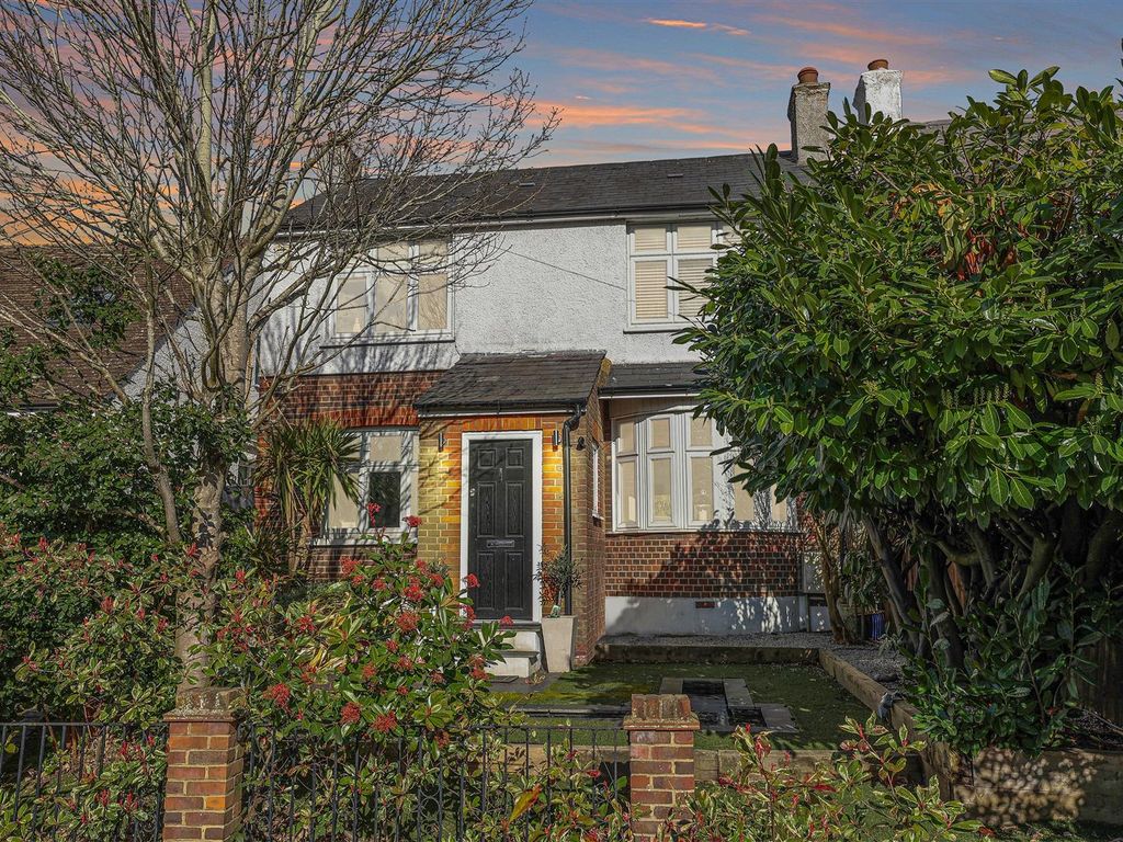 3 bed detached house for sale in Lawn Lane, Hemel Hempstead