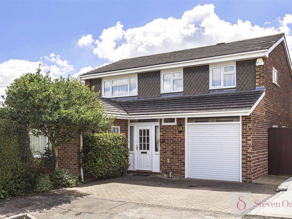 4 bed detached house for sale in Warners Avenue, Hoddesdon EN11, £725,000 Zoopla