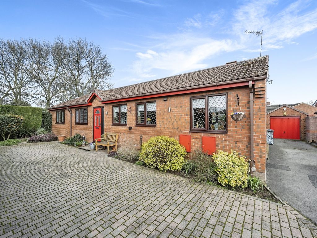 4 bed detached bungalow for sale in Windsor Close, Harlington