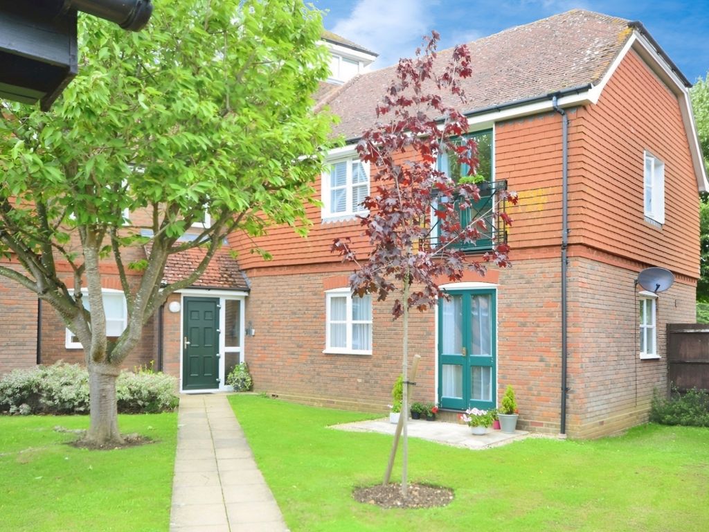 2 bed flat to rent in Sturmer Court, Kings Hill, West Malling ME19, £