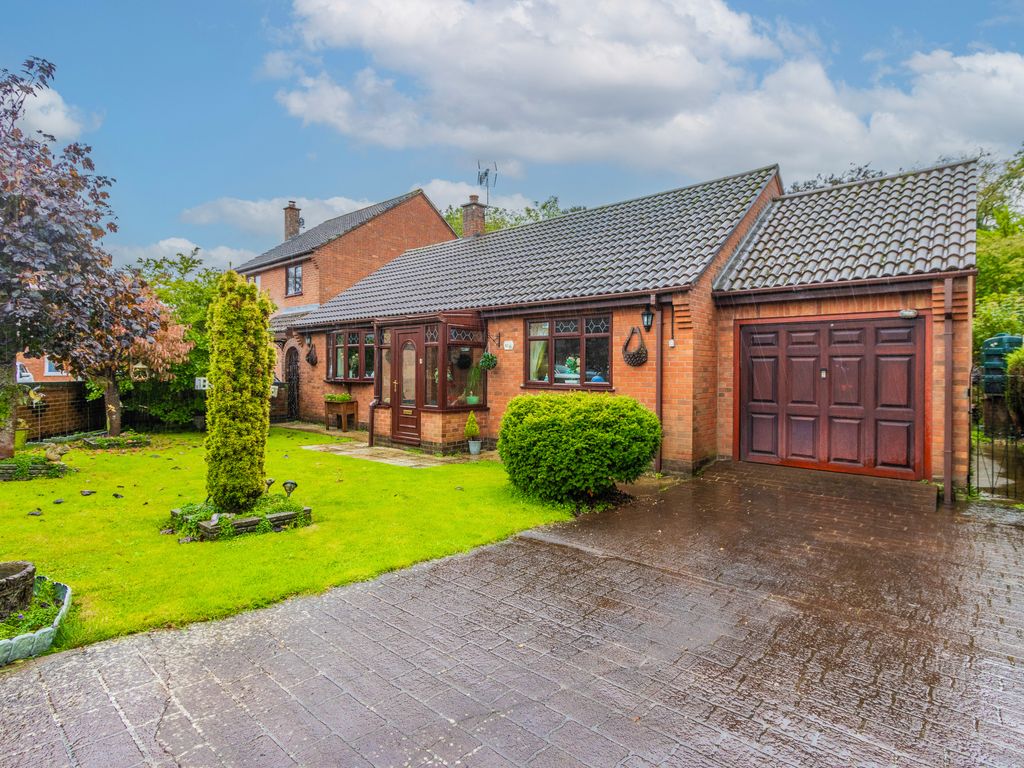 3 bed detached bungalow for sale in Mere Close, Saham Toney, Thetford