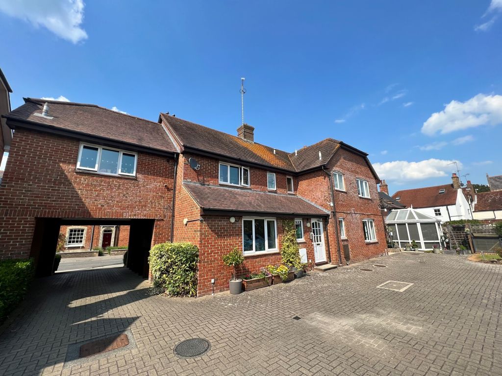 2 bed flat to rent in Lloyd Court, Portway, Wantage, Oxfordshire OX12