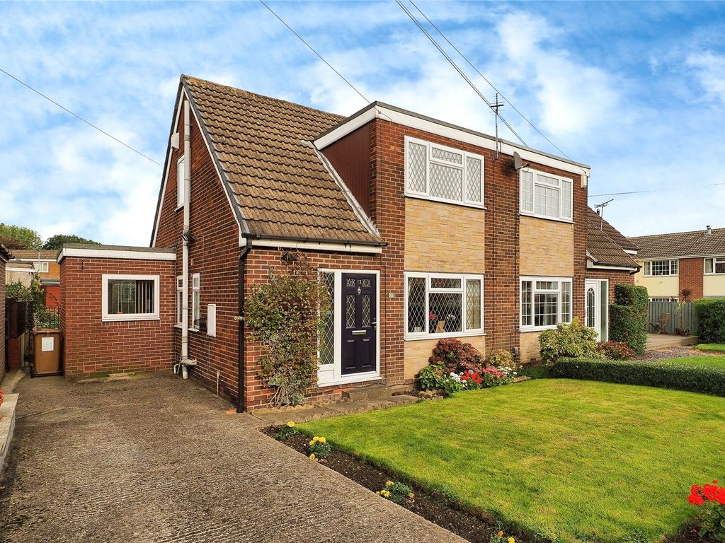 3 bed semidetached house for sale in Greenacres, Ossett, West