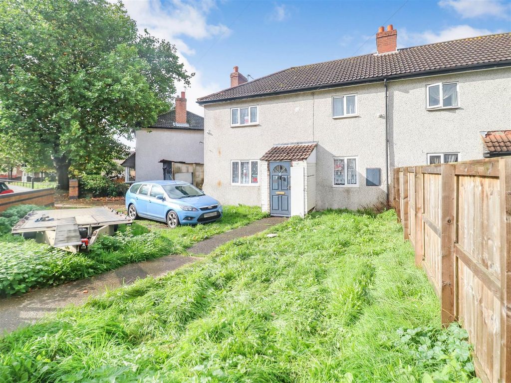 4 bed semidetached house for sale in Junction Road, Stainforth