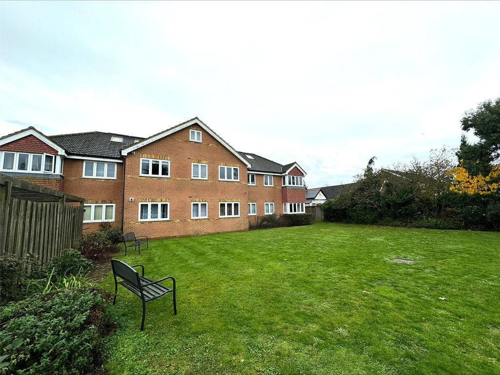 2 bed flat for sale in Ashford, Surrey TW15, £270,000 Zoopla