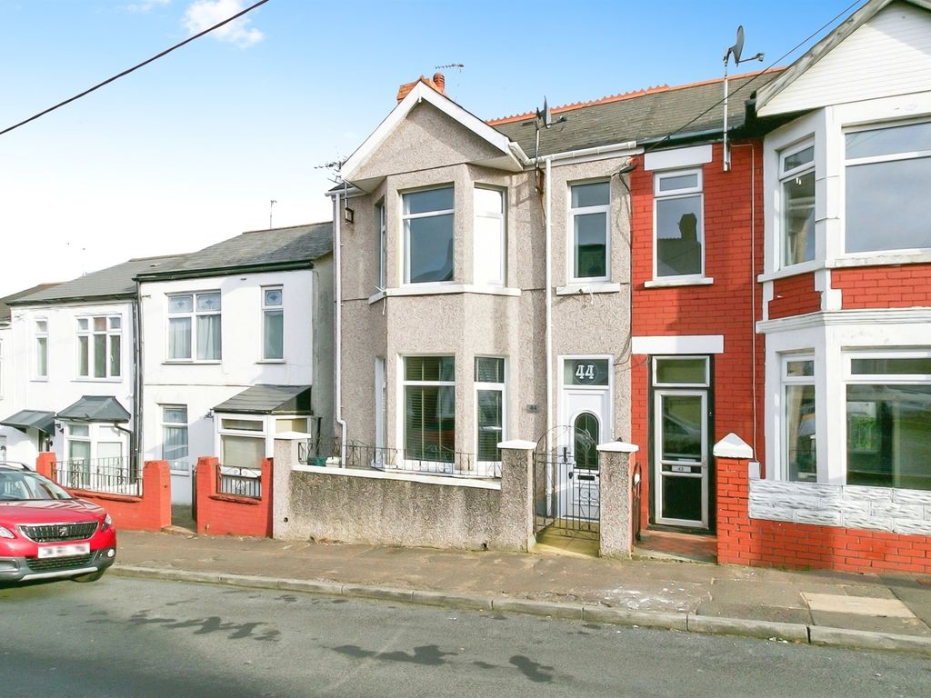 3 bed end terrace house for sale in Everard Street, Barry CF63, £