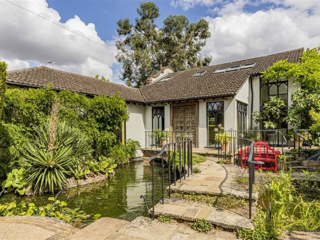 7 bed property for sale in Park Avenue, Wraysbury, Staines TW19, £3,000,000 Zoopla