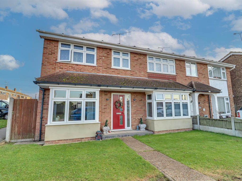 5 bed semidetached house for sale in Eastways, Canvey Island SS8, £
