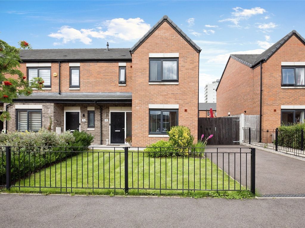 3 bed semidetached house for sale in Winstanley Road, Manchester