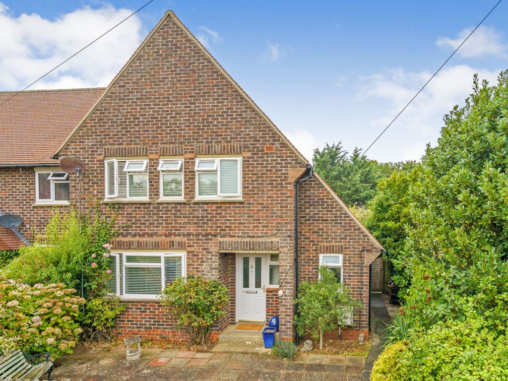 3 bed end terrace house for sale in Westlands Road, Hunston, Chichester