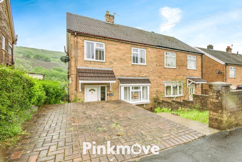 3 bed semidetached house for sale in Newlyn Road, Newbridge, Newport