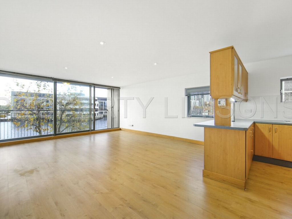 2 bed flat to rent in City Harbour, Selsdon Way, Canary Wharf E14 Zoopla