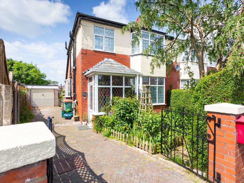 3 bed semidetached house for sale in Greyfriars Crescent, Fulwood