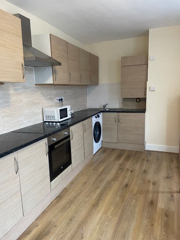 3 bed flat to rent in Brixton Road, Oval, London SW9, £2,300 pcm Zoopla