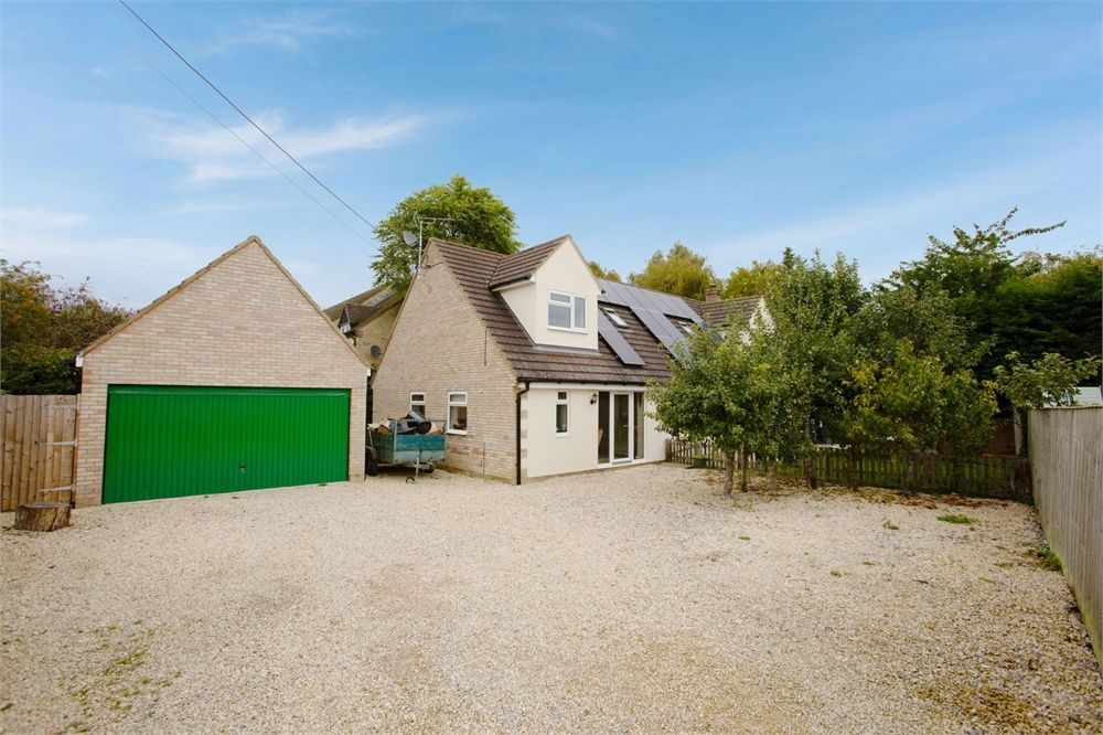 4 bed detached bungalow for sale in Ducklington Lane, Witney