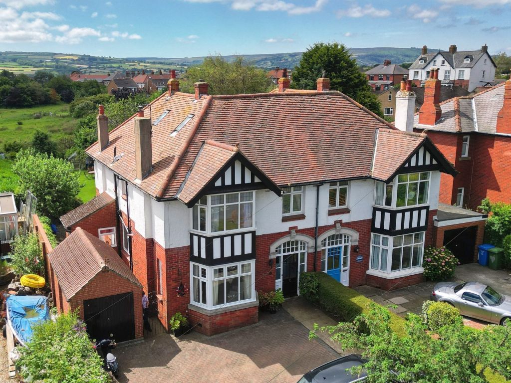 5 bed semidetached house for sale in Mayfield Road, Whitby YO21, £