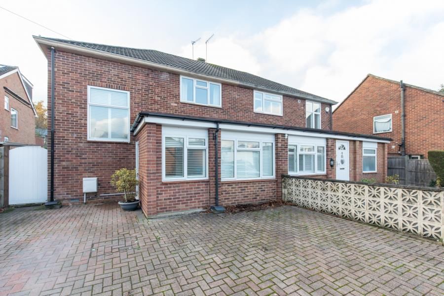 3 bed detached house to rent in Sandy Lane, Woking GU22 Zoopla