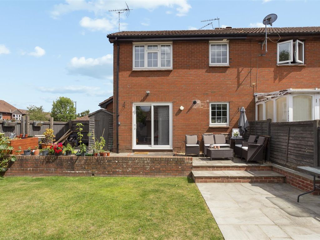 1 bed terraced house for sale in St. Aubin Close, Crawley RH11 Zoopla