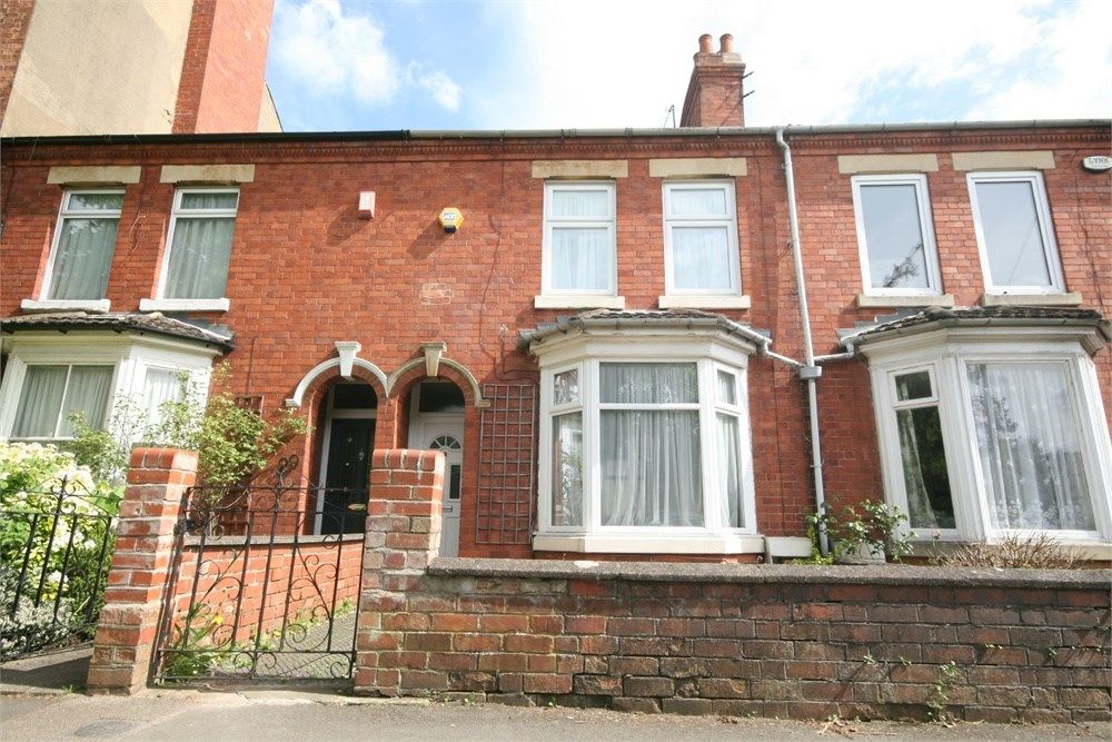 3 bed terraced house to rent in Hatton Park Road, Wellingborough NN8
