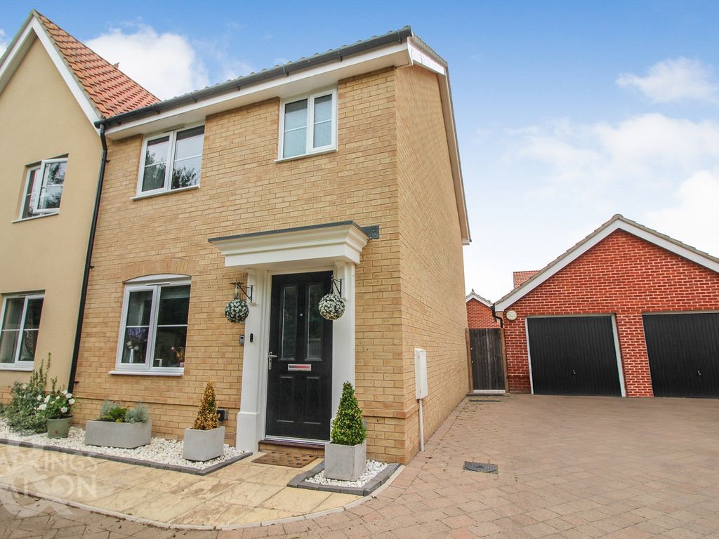 3 bed semidetached house for sale in Meadowsweet Mews, Tharston