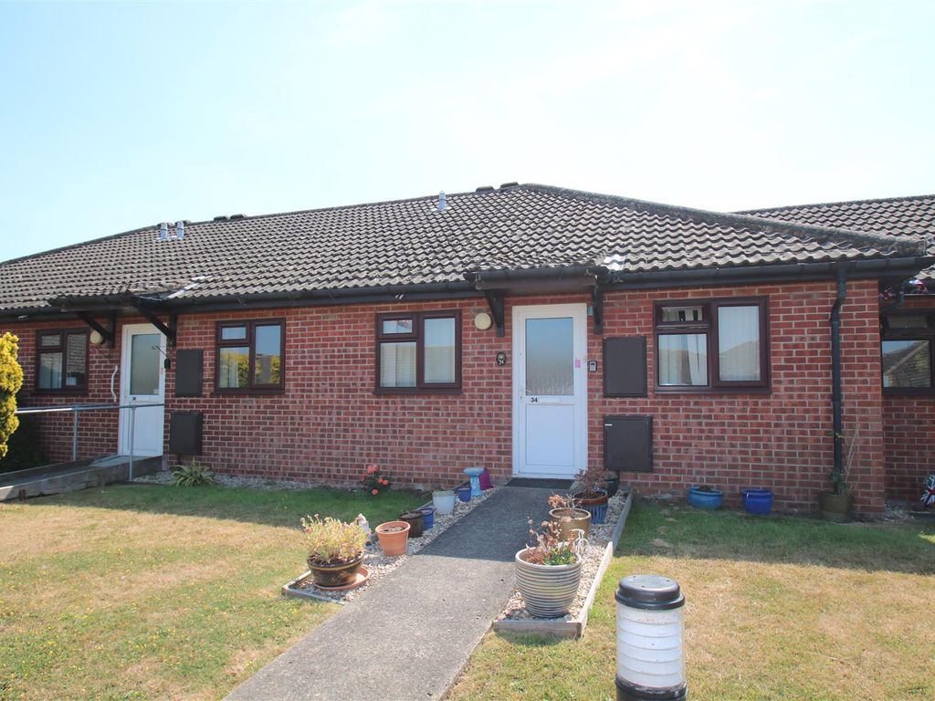2 bed bungalow for sale in Weavers Drive, Hilperton, Trowbridge BA14, £