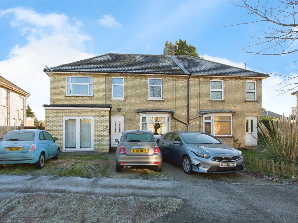 7 bed property for sale in 47 Ramsden Square, Cambridge, Cambridgeshire CB4, £450,000 Zoopla