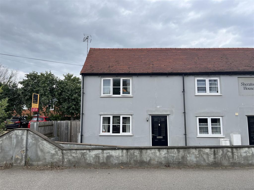 2 bed property to rent in Basingstoke Road, Three Mile Cross, Reading