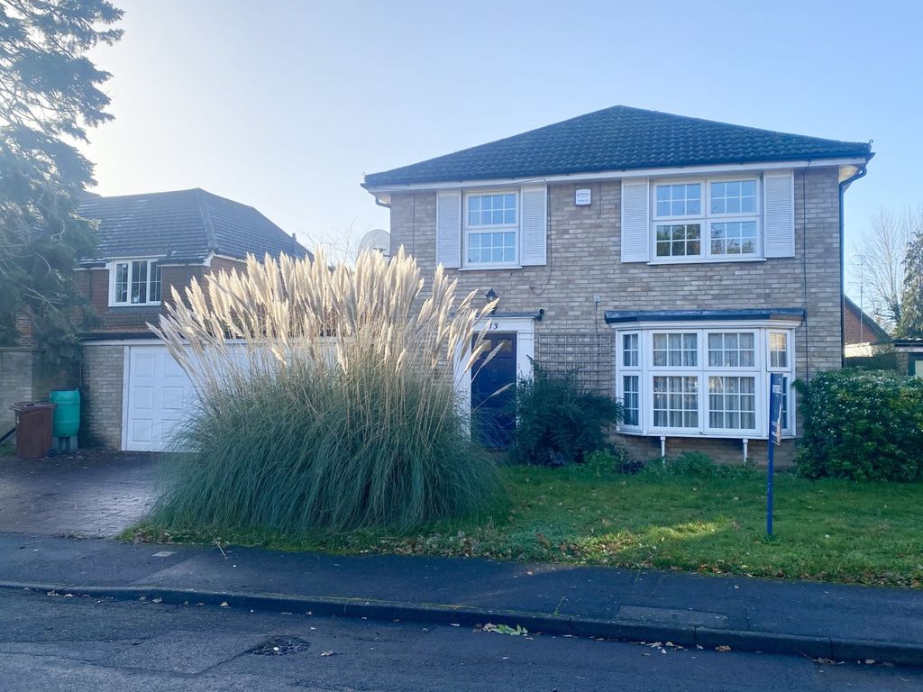 Heath Close Wokingham RG41  