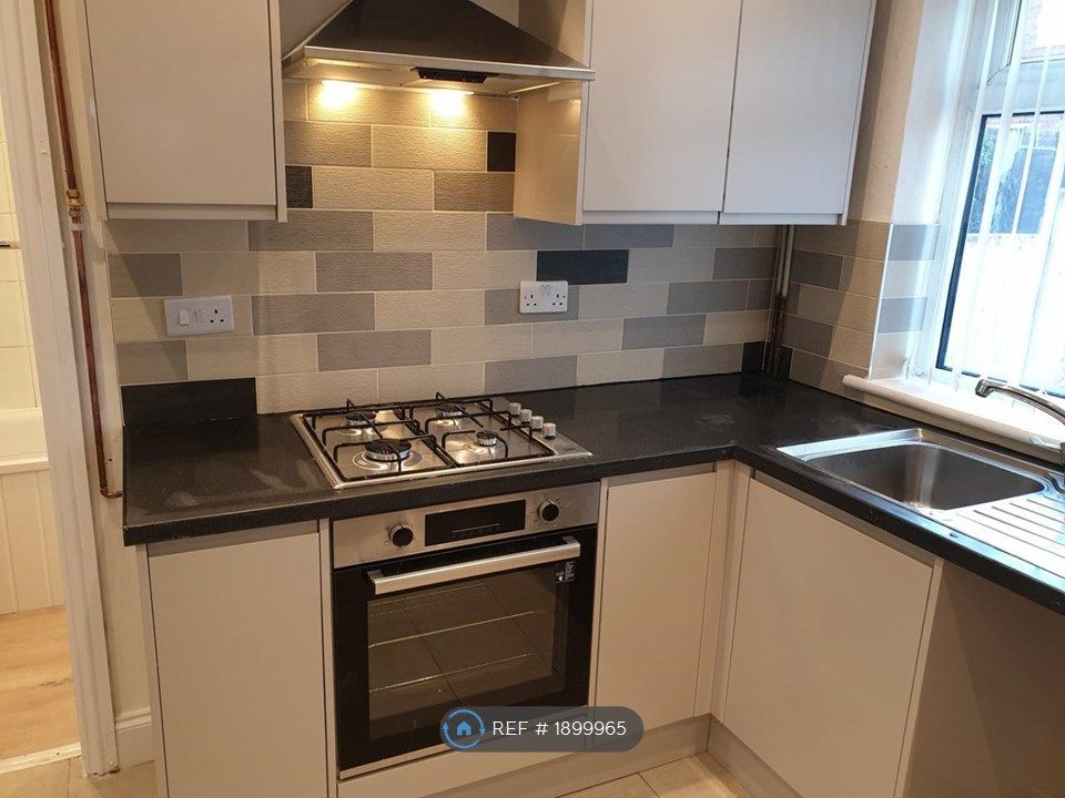 3 bed semidetached house to rent in Commercial Street, StokeOnTrent