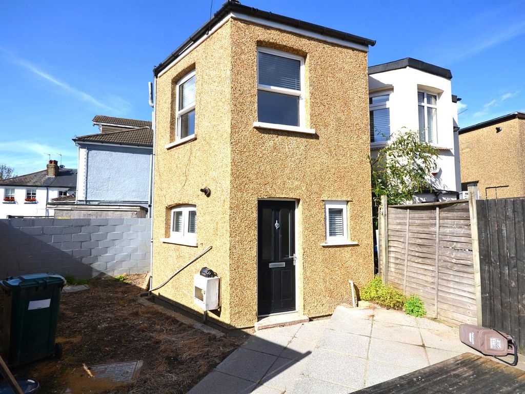 2 bed terraced house for sale in Alston Road, EN5, £400,000 Zoopla