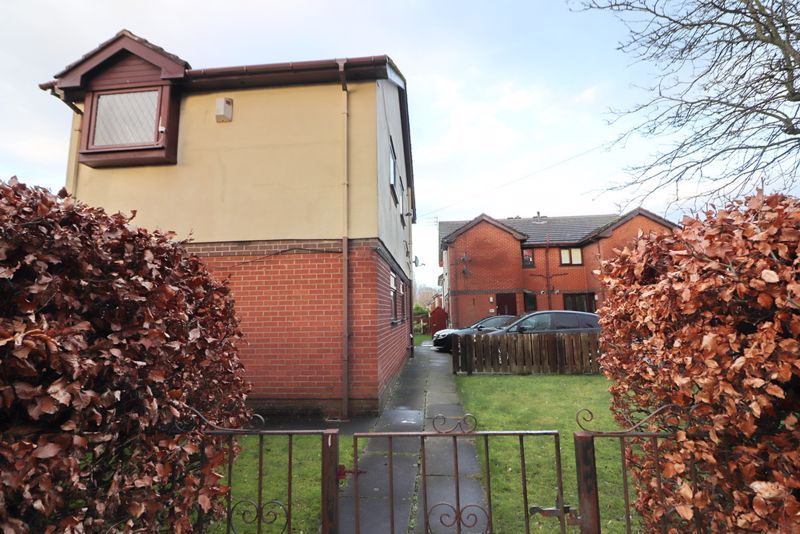 2 bed flat for sale in Bolton Road, Swinton, Manchester M27 Zoopla