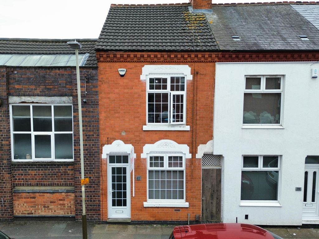 3 bed terraced house for sale in Linden Street, Leicester LE5, £250,000