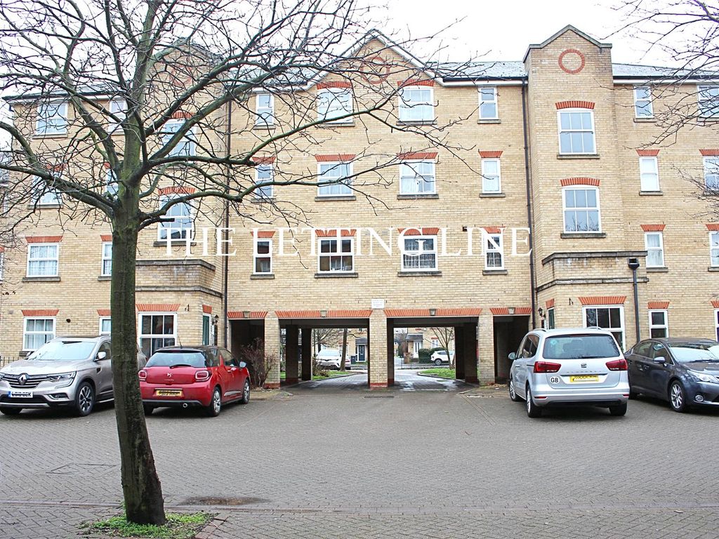 2 bed flat to rent in Maynard Court, 2 Harston Drive, Enfield